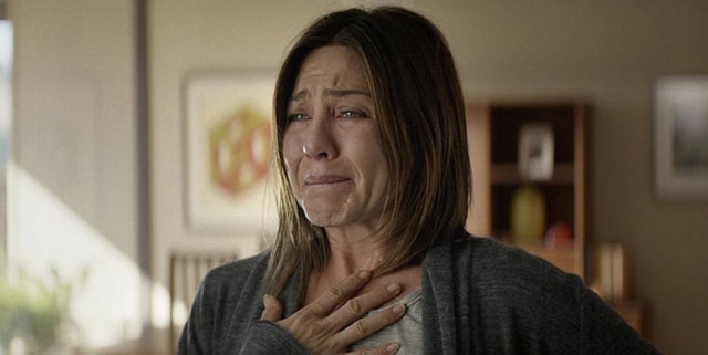 Divulgação Jennifer Aniston em cena de Cake: sem maquiagem e com quilos a mais