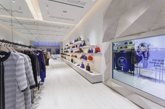 Divulgação Loja da grife Rebecca Minkoff em Nova York: o espelho vira uma tela interativa