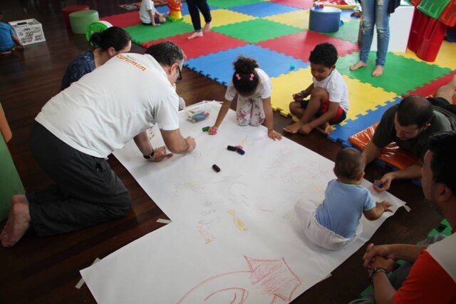 Divulgação/Sesc Vila Mariana Brincando de Faz de Conta leva as crianças a explorar os sentidos e trabalhar a linguagem artística por meio de contação de história, músicas e artes.