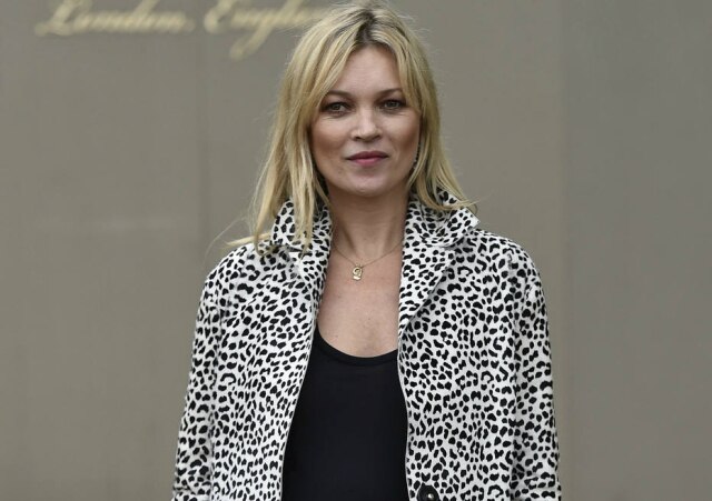 REUTERS/Toby Melville Kate Moss no desfile de verão 2016 Burberry.