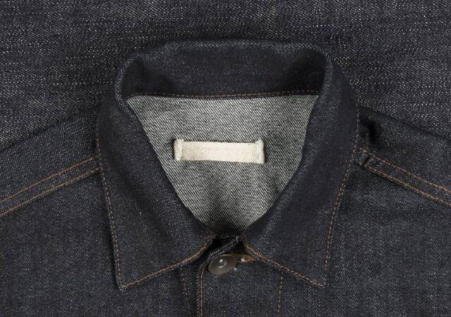 Reprodução/Instagram Etiquetas vazias nas peças da 'The Unbranded Brand'.