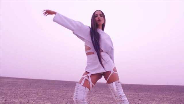 Reprodução do clipe de 'Sua Cara' / YouTube/@majorlazer Anitta e Pabllo Vittar gravaram clipe de 'Sua Cara' em deserto no Marrocos