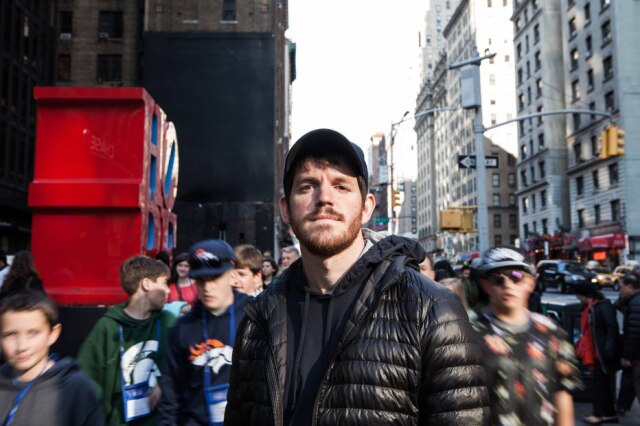 Alex Welsh / The New York Times Brandon Stanton, criador do projeto Humans of New York, anunciou uma série de 12 episódios que irão ao ar ainda nesta semana.