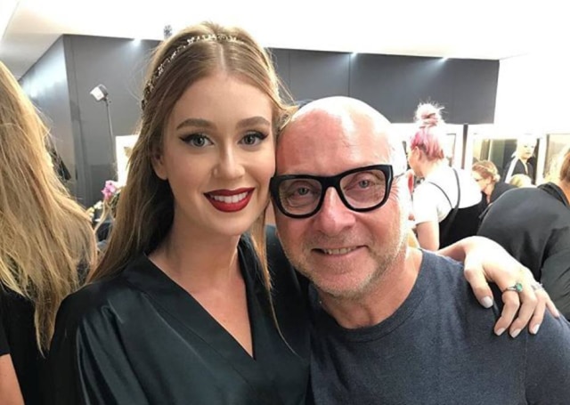 Instagram.com/@marinaruybarbosa Atriz Marina Ruy Barbosa posou com Domenico Dolce, um dos estilistas da marca, antes do desfile