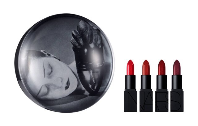 Nars/ Divulgação A foto 'Noire et Blanche' faz parte da caixa que contém quatro batons da Nars