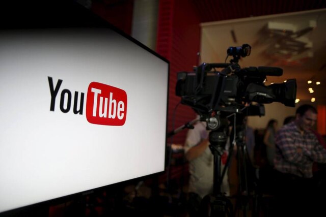 Lucy Nicholson/REUTERS Em comunicado, YouTube diz que quer garantir que vídeos mostrando corpos de pessoas mortas e que banalizam o suicídio nunca mais sejam publicados na plataforma.