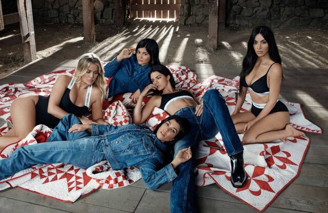 Willy Vanderperre/ Calvin Klein/ Divulgação Kendall e Kylie Jenner e Kim, Kourtney e Khloé Kardashian estrelam a nova campanha da Calvin Klein
