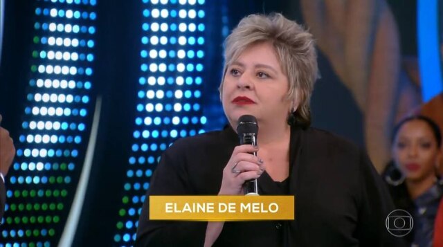 Reprodução de 'Os Melhores Anos das Nossas Vidas' (2000) / TV Globo Elaine em 2018, quase duas décadas após vencer o 'No Limite', no palco do 'Os Melhores Anos das Nossas Vidas'.
