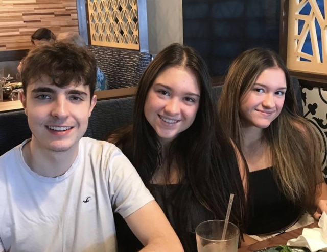 Instagram/@rosemiriamoficial Joao Augusto, Sofia e Marina, filhos de Gugu Liberato e Rose Miriam
