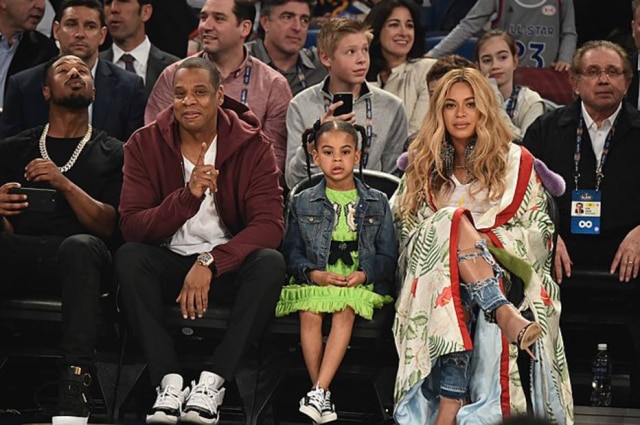 Theo Wargo/AFP Na imagem, o ator Michael B. Jordan, Jay Z, a pequena Blue Ivy Carter e Beyoncé .