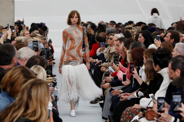 REUTERS/Gonzalo Fuentes Celine apostou nas maxifranjas para seu desfile em Paris