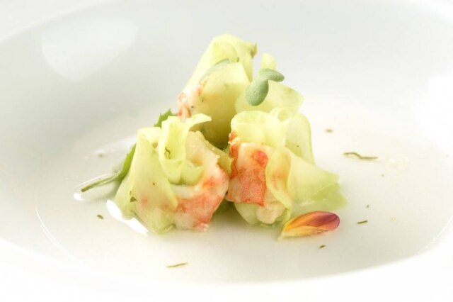 Wellington Nemeth Salada fria de camarão e chuchu marinado em lâminas do Micaela