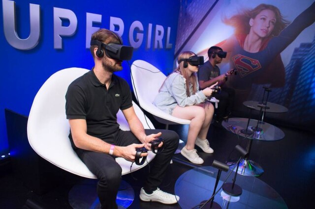 Divulgação Realidade virtual é a atração de 'Supergirl'.