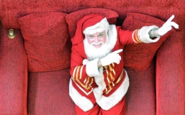 Divulgação/Colinas Shopping José Mário Graciano, Papai Noel há 13 anos, aprendeu a Língua Brasileira de Sinais para atender crianças surdas.