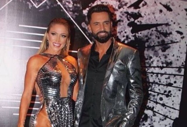 Instagram/@jessicar Latino e a namorada Jéssica Rodrigues, no aniversário de 46 anos do cantor.