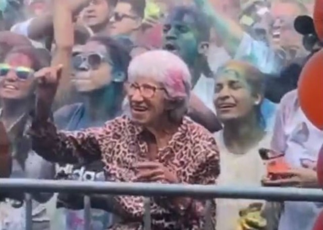 Instagram/@jessbenevides Aleide Tebaldi, aos 92 anos de idade, curtindo um show de música eletrônica em Vitória, no Espírito Santo.