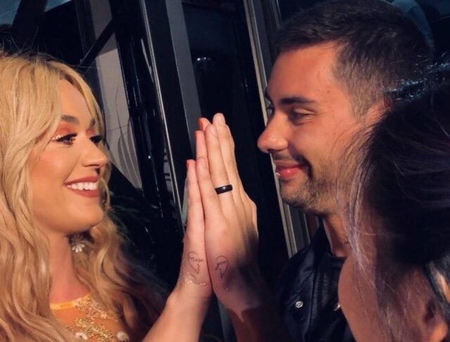Twitter/@mxthrodrigues Tatuagem feita por Katy Perry e fã brasileiro formava um coração.
