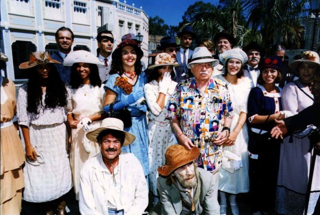 Elenco da novela 'Tocaia Grande', baseada na obra de Jorge Amado, em foto tirada em Salvador no ano de 1995.
