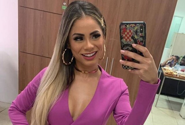 Instagram / @lexa Lexa