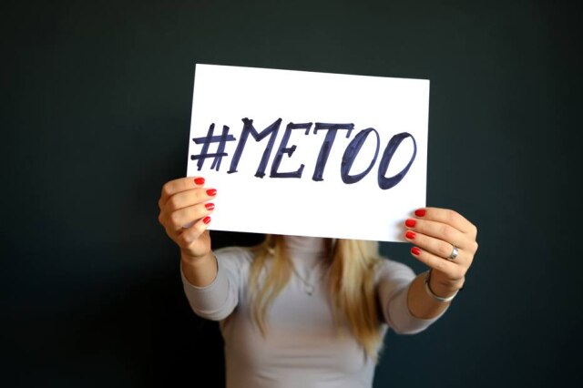 Unsplash/@mihaisurdu Mulheres são maioria das vítimas de assédio sexual, mas homens representam parcela significativa.