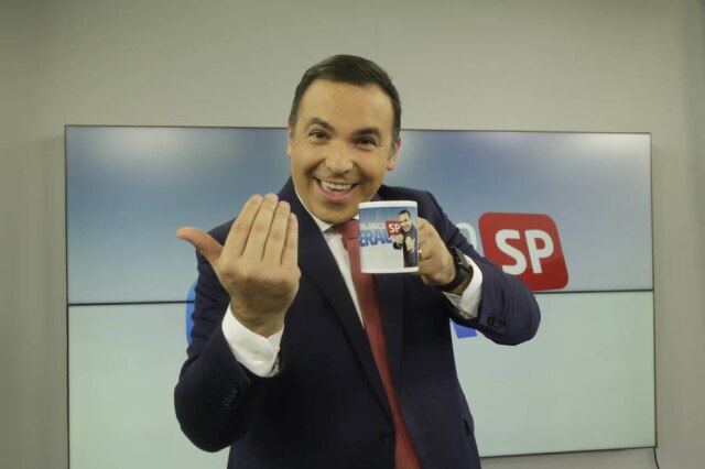 Antonio Chahestian O jornalista Reinaldo Gottino no comando do 'Balanço Geral'