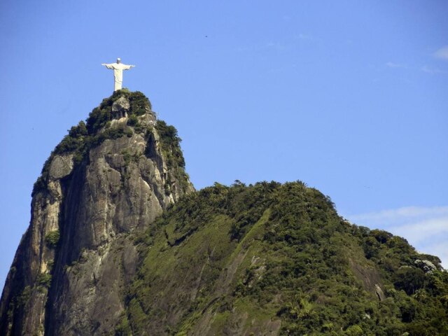 Pixabay/leogaleno Ação da Amigos Múltiplos pela Esclerose (AME) e Associação Crônicos do Dia a Dia (CDD) ilumuna Cristo Redentor no Dia de Conscientização da NMO