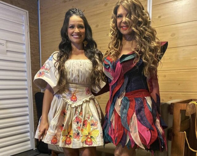 Instagram/@elbaramalho Juliette Freire e Elba Ramalho, nos bastidores da live de São João