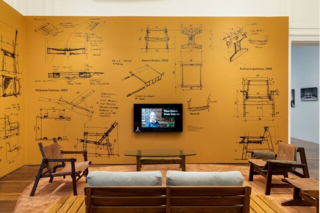 André Nazareth Estudos e pesquisas do designer espalhadas pela parede da exposição