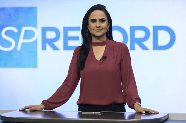 Edu Moraes / Record TV Carla Cecato no estúdio do 'SP Record'