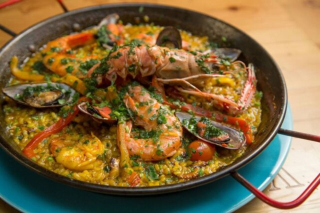 Amanda Perobelli|Estadão Paella feita na hora no cardápio todos os dias no almoço e no jantar