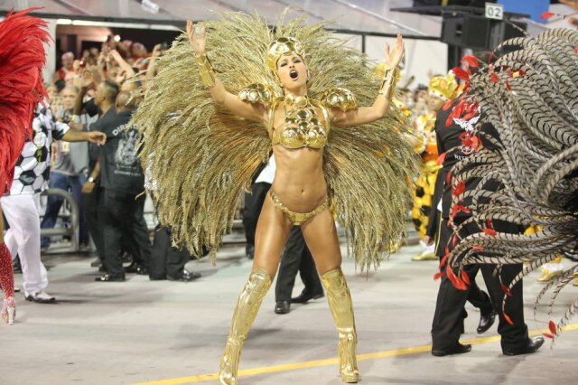 JOSE PATRICIO/ESTADÃO Sabrina Sato, homenageada do Amfar SP 2018, oferece uma experiência de Carnaval e um de seus looks para o leilão do evento beneficente