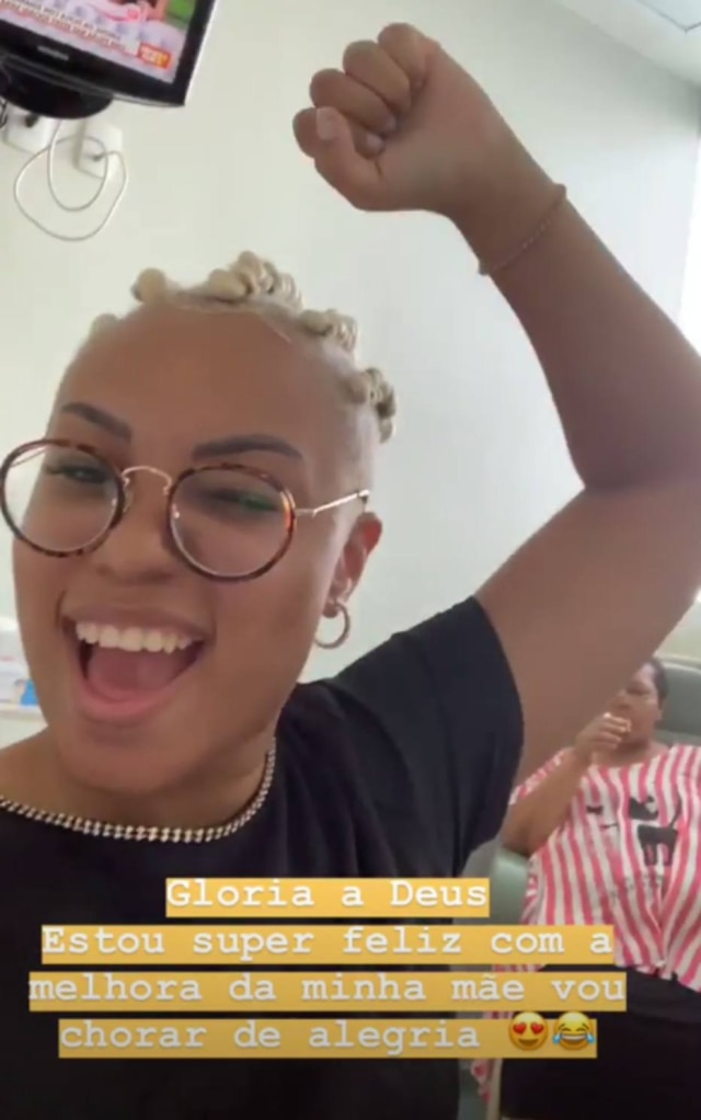 Instagram/talitadeisinha Talita Cipriano comemora melhora da mãe.
