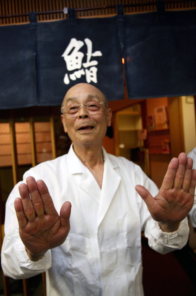 Sushiman Jiro Ono, dono o melhor restaurante de sushi de Tóquio.
