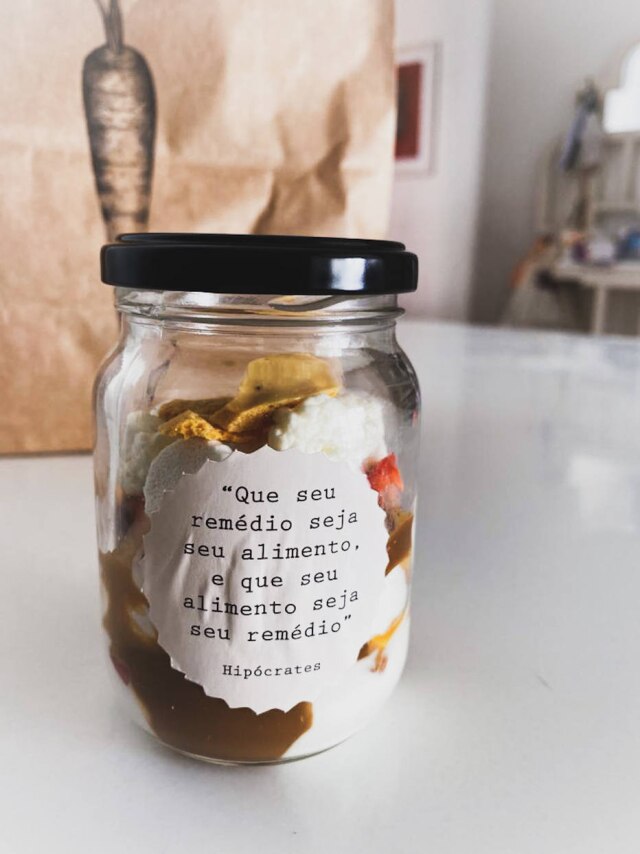 Patrícia Ferraz/Estadão Sobremesa. Potinho com suspiro, iogurte, doce de leite e morangos frescos do Manioca