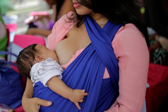 Marco Bello/Reuters Na Semana Mudial do Aleitamento Materno, de 1 a 7 de agosto, mães celebraram a data em Caracas, na Venezuela.
