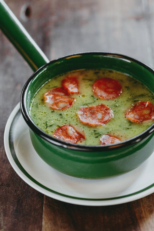 Thays Bittar Caldo verde, com couve e rodelas de chouriço, da Taberna 474.