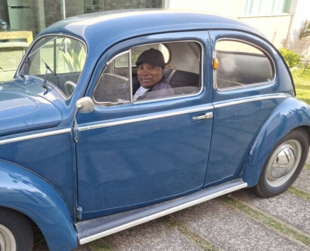 Augusto Nascimento O cantor Milton Nascimento com o Fusca que era do pai dele