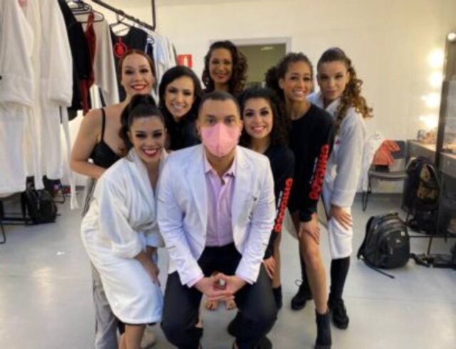 Arquivo pessoal Gil do Vigor e parte do elenco do musical 'Chicago'.