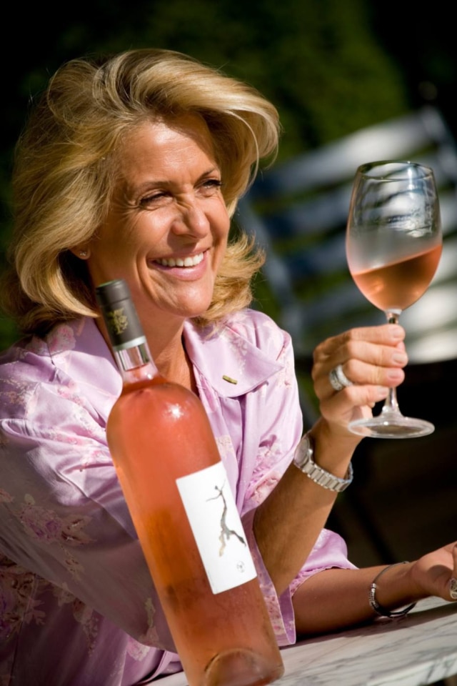 Divulgação Rosado. Valérie, embaixadora do rosé até no vestuário