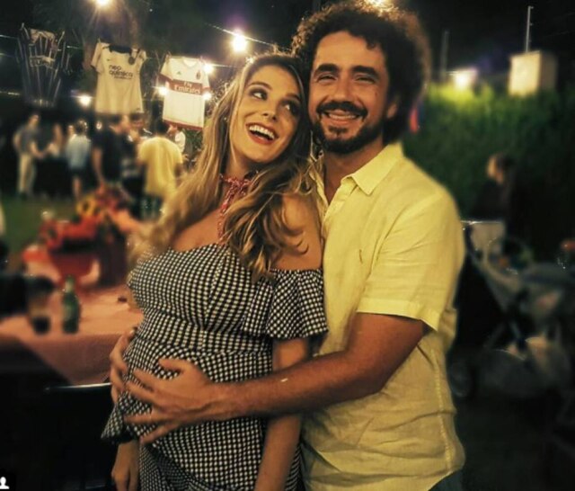 Reprodução/Instagram 'Oba, lá vêm eles': Felipe Andreoli espera nascimento de seu primeiro filho.