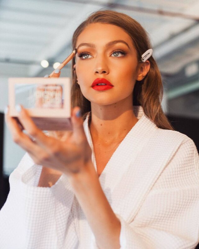 Instagram/ @gigihadid Paleta de maquiagem de Gigi Hadid esgotou em apenas 90 minutos