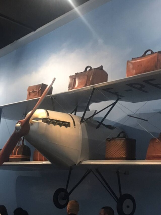 Maria Rita Alonso Exposição 'Volez, Voguez, Voyagez' traz a história da Louis Vuitton através de um dos itens mais importantes da marca: suas malas