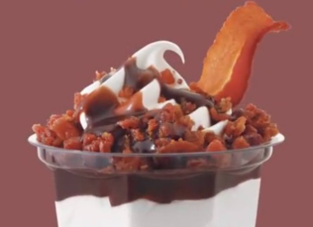 Facebook / @BurgerKingBrasil Sundae de bacon do Burger King