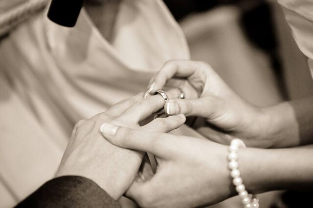 Pixabay / @kgorz Casal garante que é possível formar laços verdadeiros através da internet