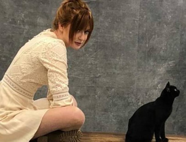 Divulgação Marina Ruy Barbosa e o gato León.
