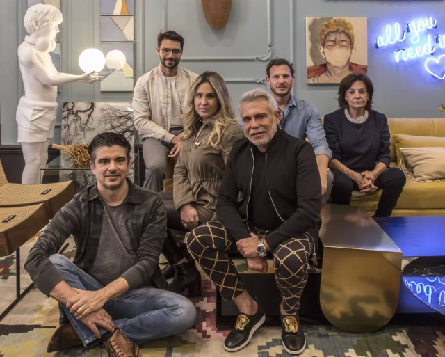 Zeca Wittner Vencedores do Prêmio Casa 2019 posam em ambiente assinado por Lisandro Piloni