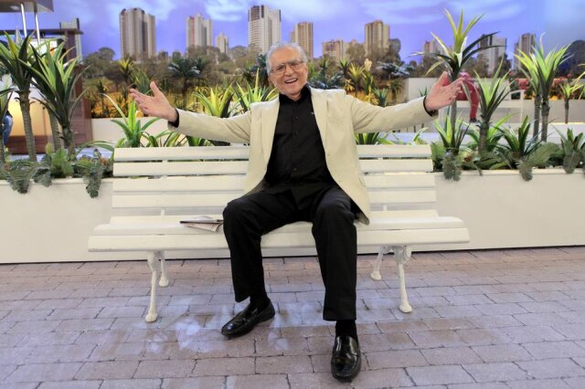 Lourival Ribeiro/SBT Carlos Alberto de Nóbrega comanda o programa 'A Praça é Nossa'