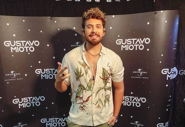 Instagram/@gustavopmioto Gustavo Mioto interrompeu show para expulsar homem que deu soco em mulher.