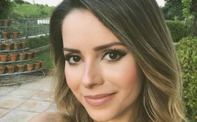 Instagram / @sandyoficial Cantora gravou parceria com a banda 'Angra'