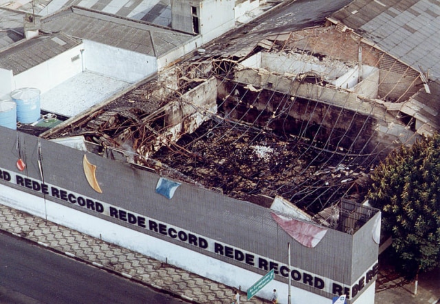 Itamar Miranda / Estadão Incêndio em estúdio da Record em 1992.